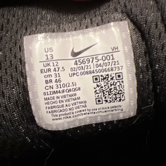 All black Nike boots - Picture 4 of 5